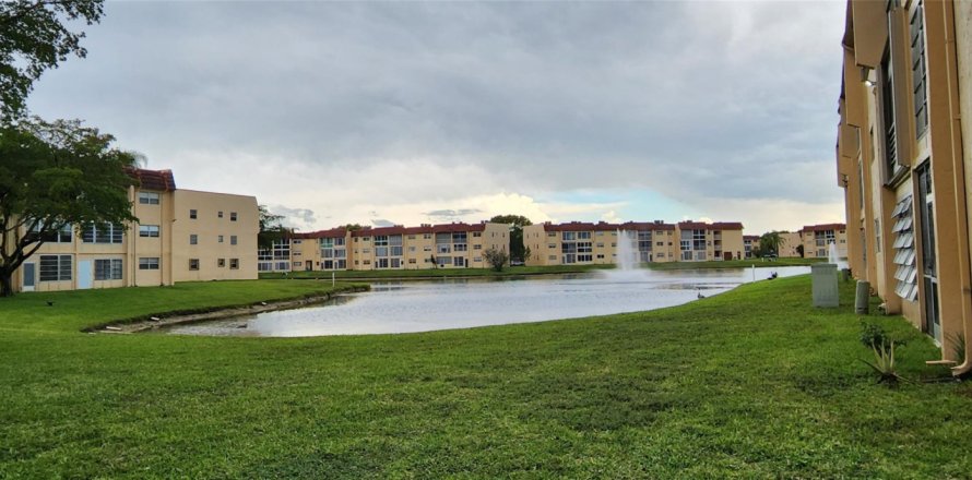 Condo in Sunrise, Florida, 2 bedrooms № 1175206