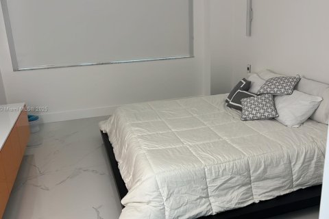 Condo in Hallandale Beach, Florida, 2 bedrooms  № 1878520 - photo 9