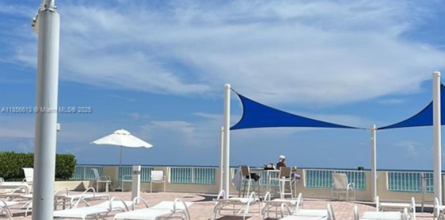 Condo in Hallandale Beach, Florida, 2 bedrooms  № 1878520