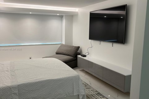 Condo in Hallandale Beach, Florida, 2 bedrooms  № 1878520 - photo 13