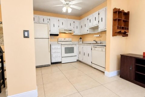 Condo in Delray Beach, Florida, 1 bedroom  № 2384936 - photo 9