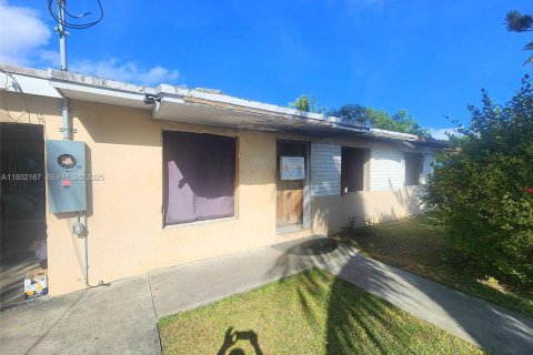 Casa en venta en Miami, Florida, 4 dormitorios, 115.29 m2 № 1990616 - foto 1