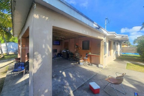 Casa en venta en Miami, Florida, 4 dormitorios, 115.29 m2 № 1990616 - foto 2