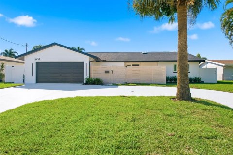 Villa ou maison à Saint Petersburg, Floride 3 chambres, 185.8 m2 № 2418747