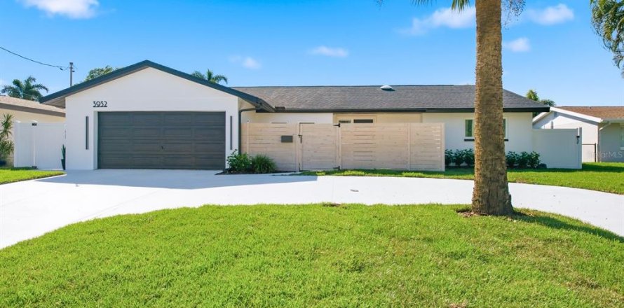 Villa ou maison à Saint Petersburg, Floride 3 chambres, 185.8 m2 № 2418747