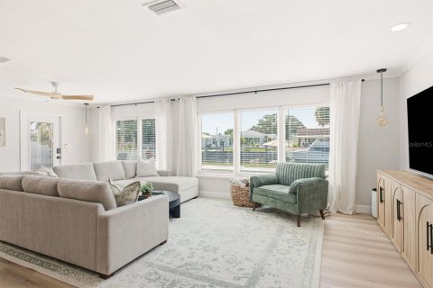 Villa ou maison à vendre à Saint Petersburg, Floride: 3 chambres, 185.8 m2 № 2418747 - photo 15