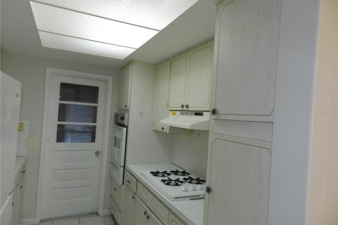 Condo in Largo, Florida, 2 bedrooms  № 1912631 - photo 5