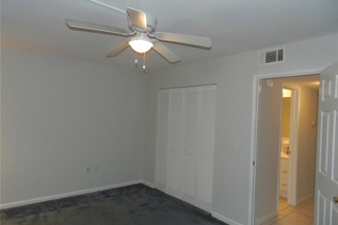 Condo in Largo, Florida, 2 bedrooms  № 1912631 - photo 15