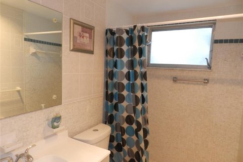 Condo in Largo, Florida, 2 bedrooms  № 1912631 - photo 16
