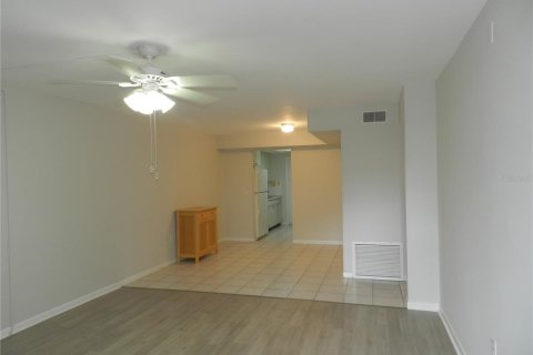 Condo in Largo, Florida, 2 bedrooms  № 1912631 - photo 3