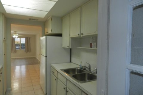 Condo in Largo, Florida, 2 bedrooms  № 1912631 - photo 7