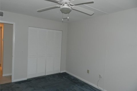 Condo in Largo, Florida, 2 bedrooms  № 1912631 - photo 12