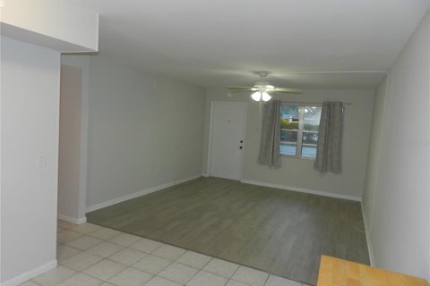 Condo in Largo, Florida, 2 bedrooms  № 1912631 - photo 9