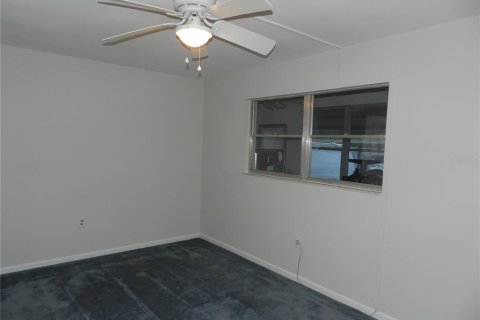 Condo in Largo, Florida, 2 bedrooms  № 1912631 - photo 14