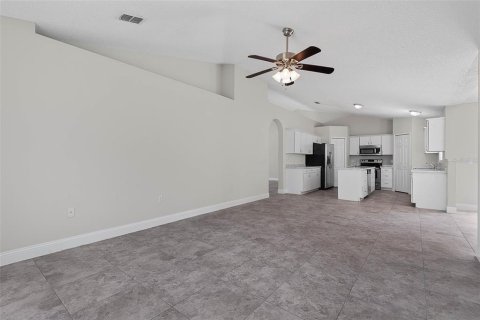 House in Palm Coast, Florida 3 bedrooms, 179.49 sq.m. № 2330908 - photo 12