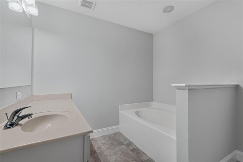 House in Palm Coast, Florida 3 bedrooms, 179.49 sq.m. № 2330908 - photo 27