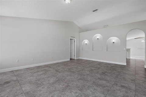 House in Palm Coast, Florida 3 bedrooms, 179.49 sq.m. № 2330908 - photo 4