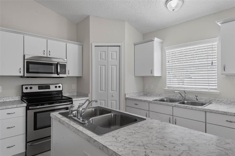 House in Palm Coast, Florida 3 bedrooms, 179.49 sq.m. № 2330908 - photo 16