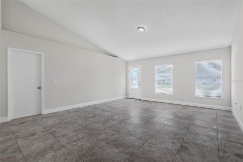 House in Palm Coast, Florida 3 bedrooms, 179.49 sq.m. № 2330908 - photo 6