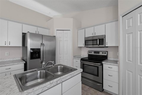 House in Palm Coast, Florida 3 bedrooms, 179.49 sq.m. № 2330908 - photo 18