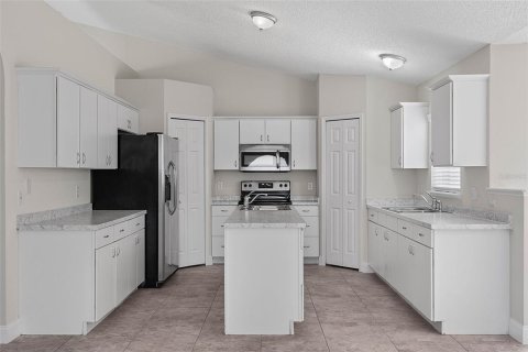 House in Palm Coast, Florida 3 bedrooms, 179.49 sq.m. № 2330908 - photo 14
