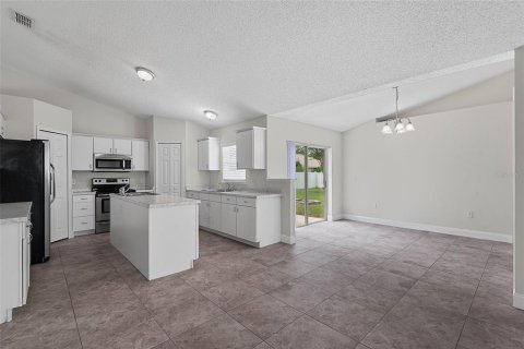 House in Palm Coast, Florida 3 bedrooms, 179.49 sq.m. № 2330908 - photo 21