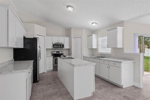 House in Palm Coast, Florida 3 bedrooms, 179.49 sq.m. № 2330908 - photo 15