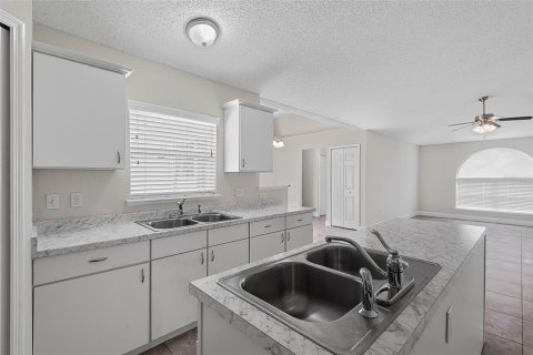 House in Palm Coast, Florida 3 bedrooms, 179.49 sq.m. № 2330908 - photo 17
