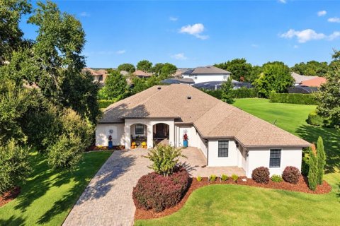 Villa ou maison à Lady Lake, Floride 3 chambres, 211.35 m2 № 2427643