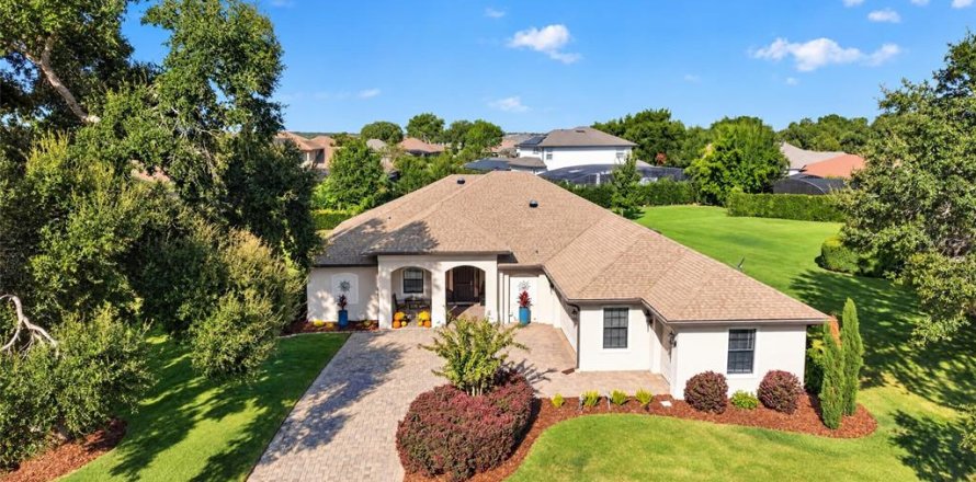 Villa ou maison à Lady Lake, Floride 3 chambres, 211.35 m2 № 2427643