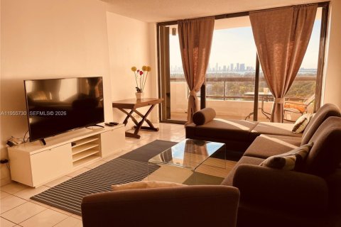 Condo in Miami Beach, Florida, 1 bedroom  № 2009750 - photo 3