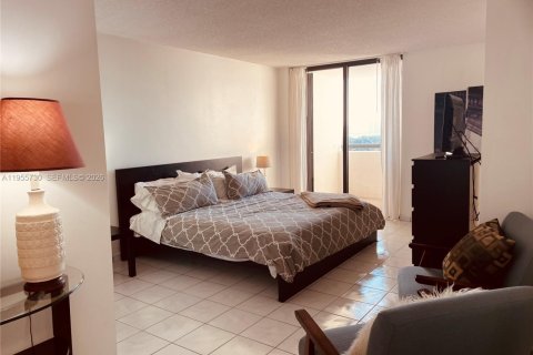 Condo in Miami Beach, Florida, 1 bedroom  № 2009750 - photo 7