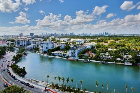 Condo in Miami Beach, Florida, 1 bedroom № 2009750