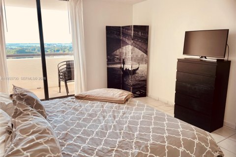 Condo in Miami Beach, Florida, 1 bedroom  № 2009750 - photo 8