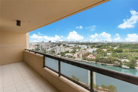 Condo in Miami Beach, Florida, 1 bedroom  № 2009750 - photo 14