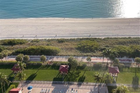 Condo in Miami Beach, Florida, 1 bedroom  № 2009750 - photo 21