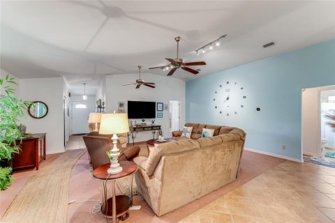 House in Oak Hill, Florida 3 bedrooms, 162.58 sq.m. № 2124513 - photo 6