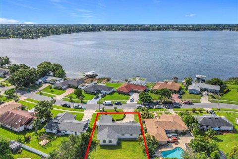 House in Orlando, Florida 3 bedrooms, 178.09 sq.m. № 1879768 - photo 1