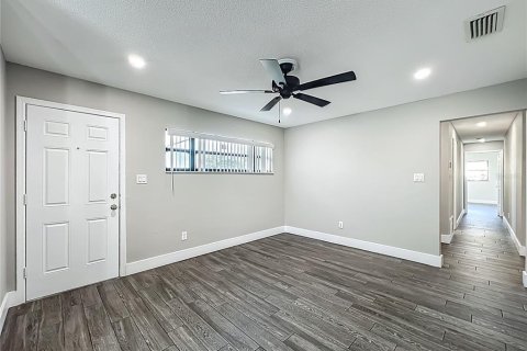 House in Orlando, Florida 3 bedrooms, 178.09 sq.m. № 1879768 - photo 13