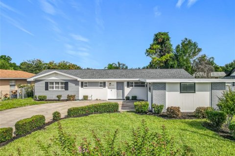 House in Orlando, Florida 3 bedrooms, 178.09 sq.m. № 1879768 - photo 3