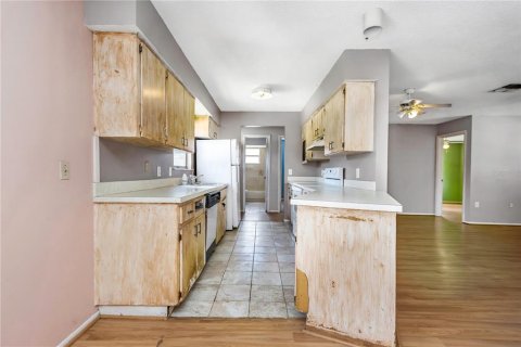 House in Largo, Florida 2 bedrooms, 90.21 sq.m. № 1657551 - photo 9