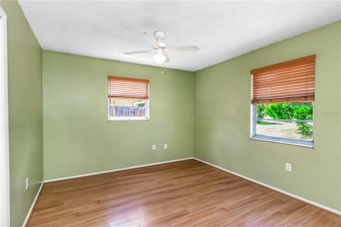 House in Largo, Florida 2 bedrooms, 90.21 sq.m. № 1657551 - photo 13