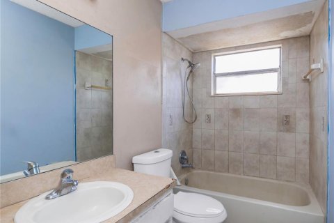 House in Largo, Florida 2 bedrooms, 90.21 sq.m. № 1657551 - photo 15