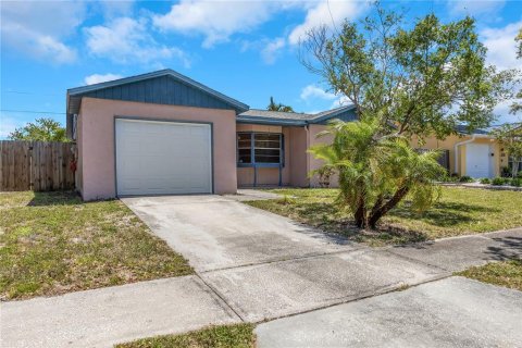 House in Largo, Florida 2 bedrooms, 90.21 sq.m. № 1657551 - photo 2
