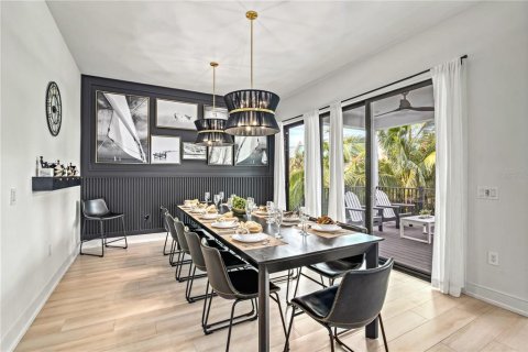 House in Sarasota, Florida 10 bedrooms, 472.59 sq.m. № 1555903 - photo 8