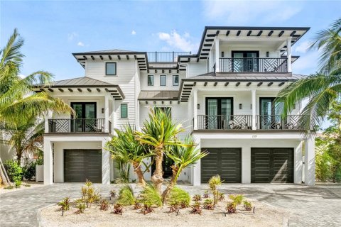 House in Sarasota, Florida 10 bedrooms, 472.59 sq.m. № 1555903 - photo 1