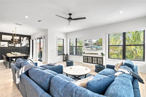 House in Sarasota, Florida 10 bedrooms, 472.59 sq.m. № 1555903 - photo 7