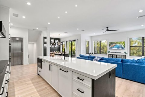 House in Sarasota, Florida 10 bedrooms, 472.59 sq.m. № 1555903 - photo 3