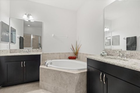 Townhouse in Orlando, Florida 4 bedrooms, 189.06 sq.m. № 2143376 - photo 24