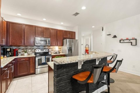 Townhouse in Orlando, Florida 4 bedrooms, 189.06 sq.m. № 2143376 - photo 12